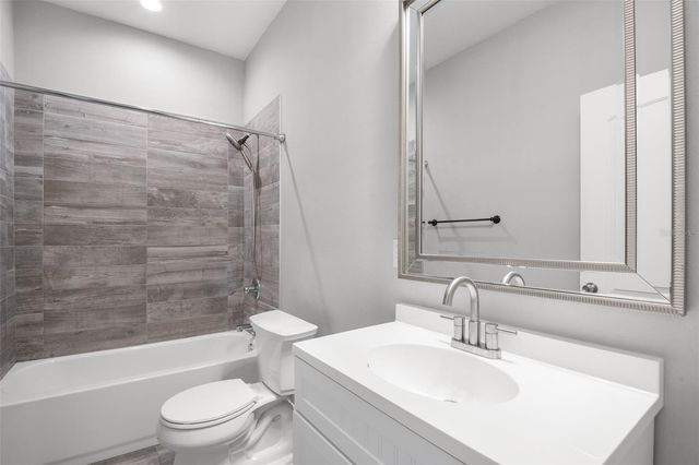 260 SW LINCOLN CIRCLE N, St Petersburg, FL 33703