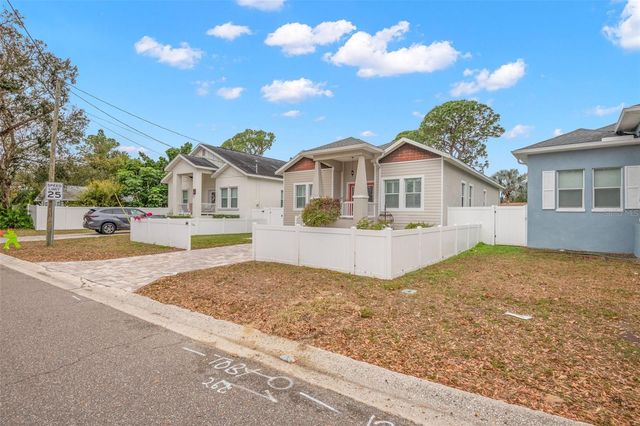 260 SW LINCOLN CIRCLE N, St Petersburg, FL 33703