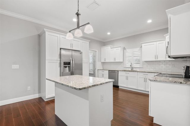 260 SW LINCOLN CIRCLE N, St Petersburg, FL 33703