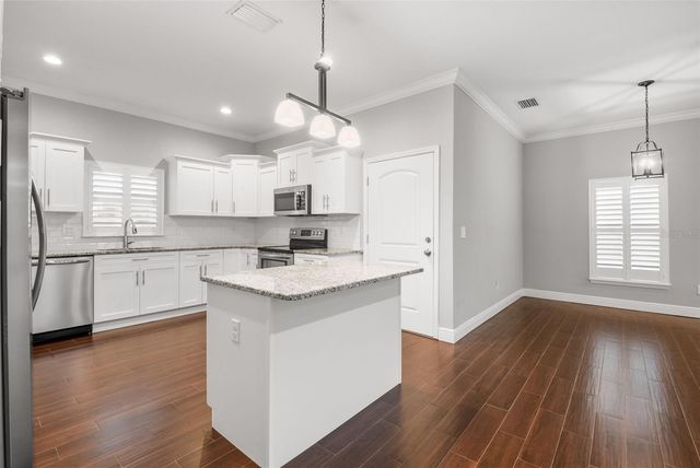 260 SW LINCOLN CIRCLE N, St Petersburg, FL 33703