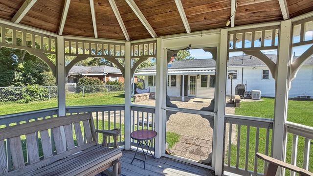 1351 Luckee Avenue, Heath, OH 43056