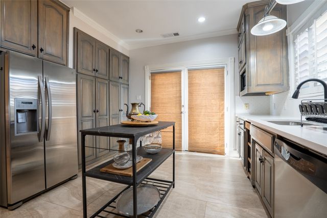 1620 Clover Lane, Fort Worth, TX 76107