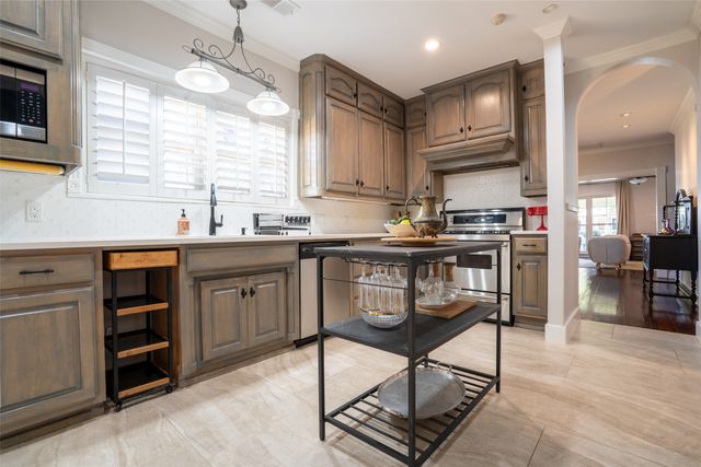 1620 Clover Lane, Fort Worth, TX 76107