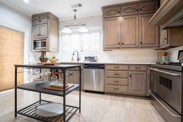 1620 Clover Lane, Fort Worth, TX 76107