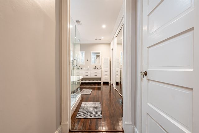 1620 Clover Lane, Fort Worth, TX 76107