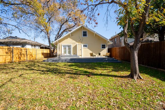 1620 Clover Lane, Fort Worth, TX 76107