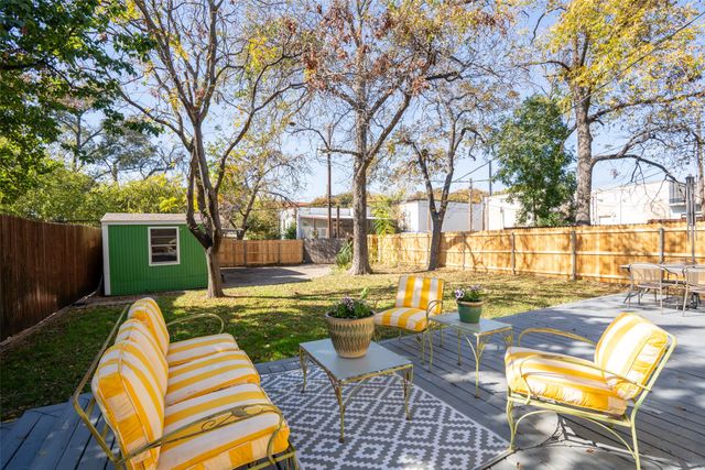 1620 Clover Lane, Fort Worth, TX 76107