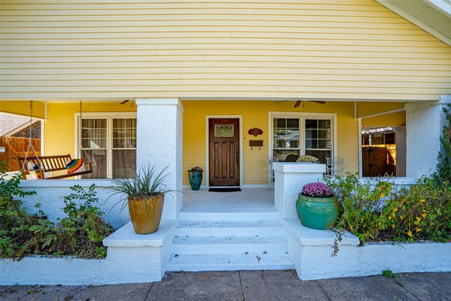 1620 Clover Lane, Fort Worth, TX 76107