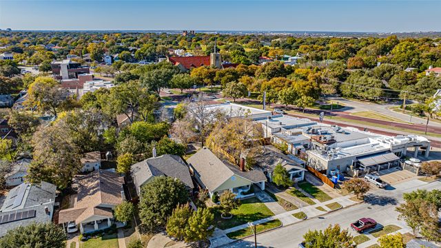 1620 Clover Lane, Fort Worth, TX 76107