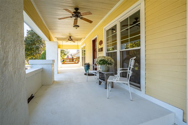 1620 Clover Lane, Fort Worth, TX 76107