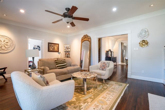 1620 Clover Lane, Fort Worth, TX 76107