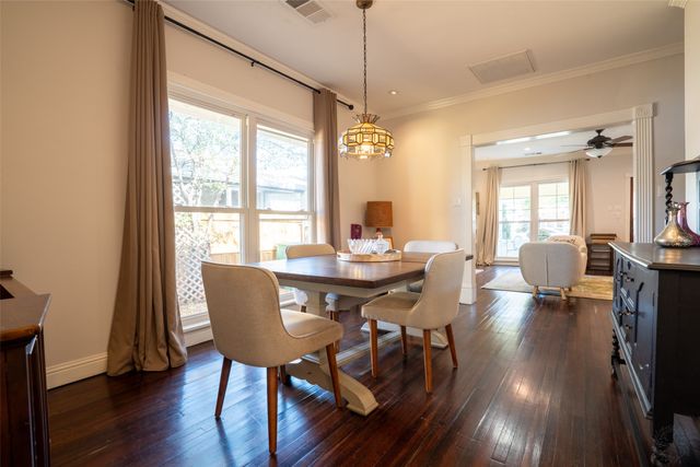 1620 Clover Lane, Fort Worth, TX 76107