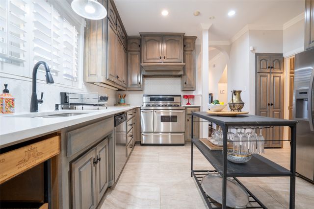 1620 Clover Lane, Fort Worth, TX 76107