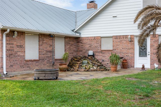 1089 Club Lane, Columbus, TX 78934
