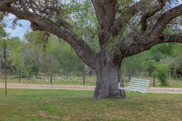 1089 Club Lane, Columbus, TX 78934