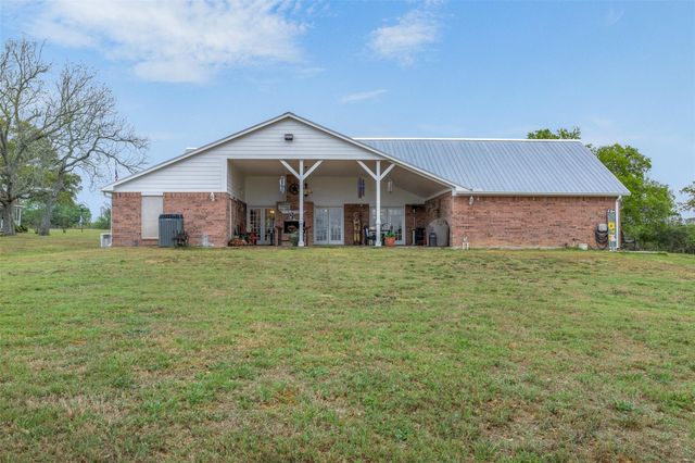 1089 Club Lane, Columbus, TX 78934