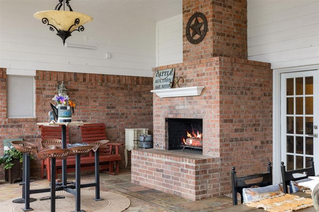 1089 Club Lane, Columbus, TX 78934