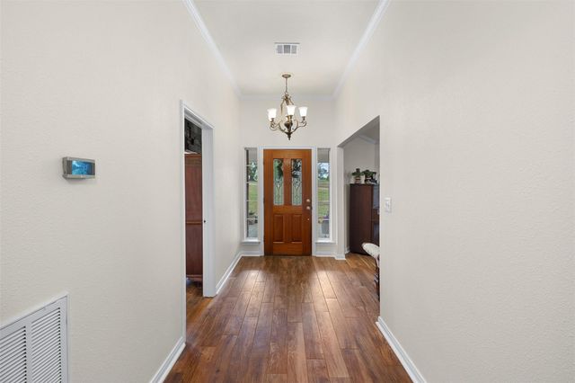1089 Club Lane, Columbus, TX 78934