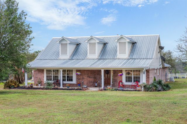 1089 Club Lane, Columbus, TX 78934