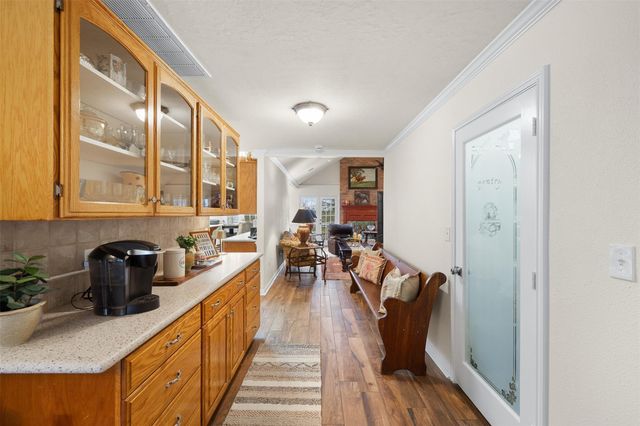 1089 Club Lane, Columbus, TX 78934