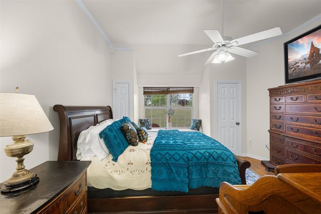 1089 Club Lane, Columbus, TX 78934