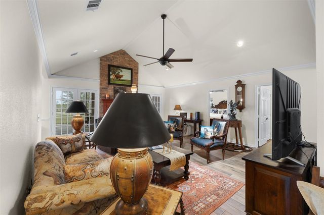 1089 Club Lane, Columbus, TX 78934