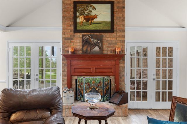 1089 Club Lane, Columbus, TX 78934