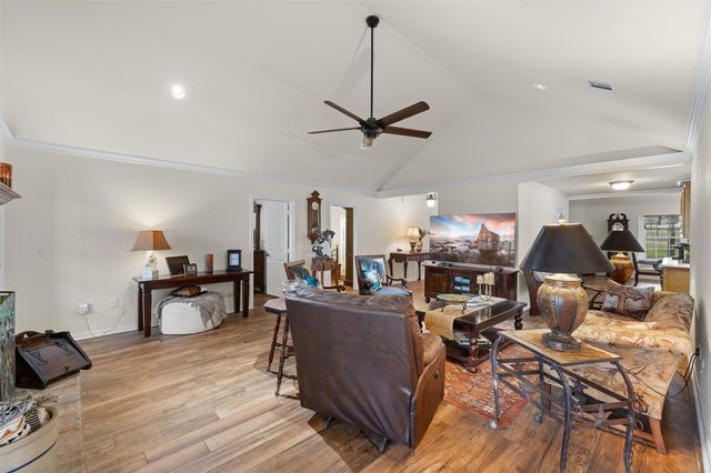 1089 Club Lane, Columbus, TX 78934