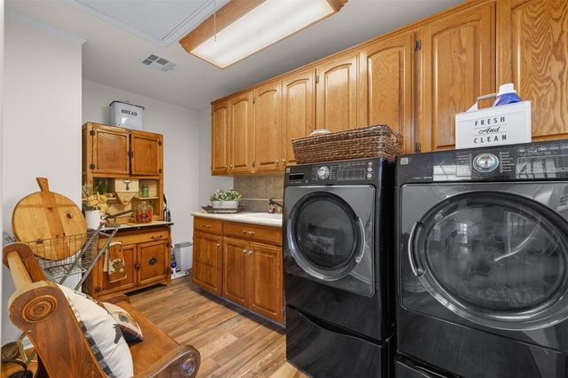 1089 Club Lane, Columbus, TX 78934