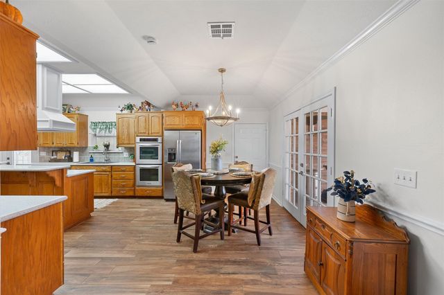 1089 Club Lane, Columbus, TX 78934