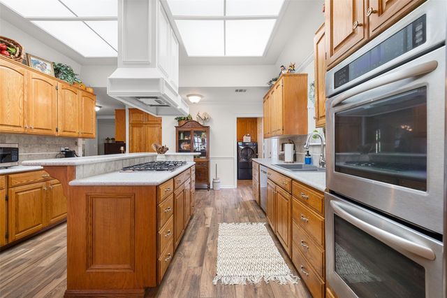 1089 Club Lane, Columbus, TX 78934