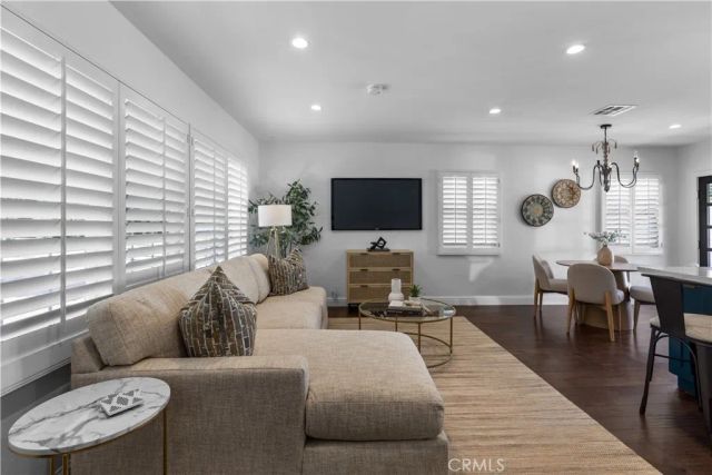 7840 Woodlake Avenue, West Hills, CA 91304