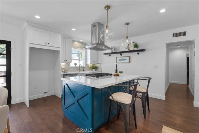 7840 Woodlake Avenue, West Hills, CA 91304
