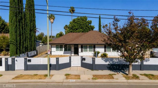 7840 Woodlake Avenue, West Hills, CA 91304