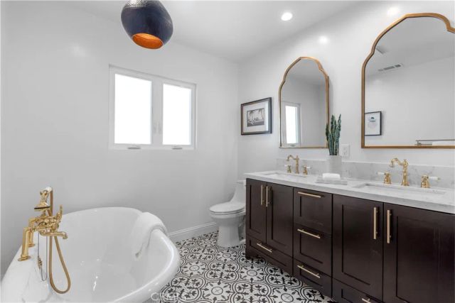 7840 Woodlake Avenue, West Hills, CA 91304