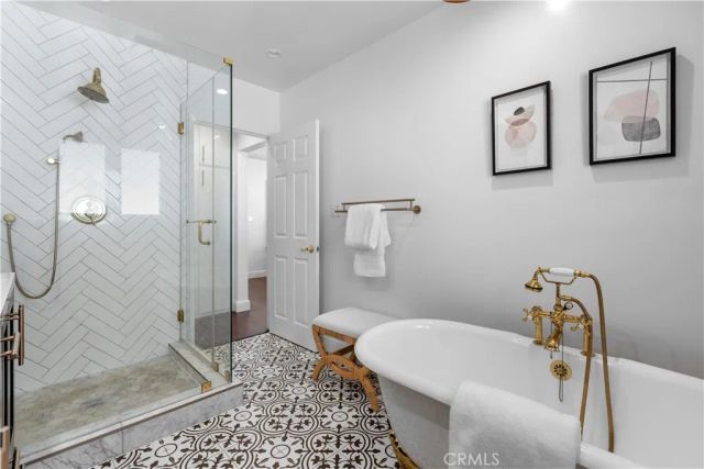 7840 Woodlake Avenue, West Hills, CA 91304