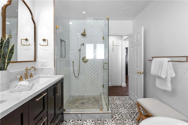 7840 Woodlake Avenue, West Hills, CA 91304