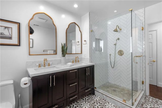 7840 Woodlake Avenue, West Hills, CA 91304