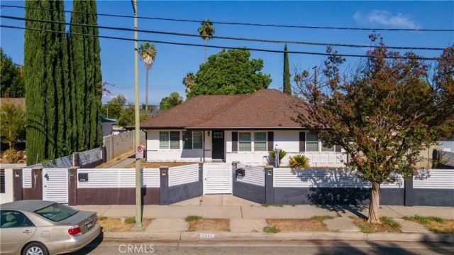 7840 Woodlake Avenue, West Hills, CA 91304