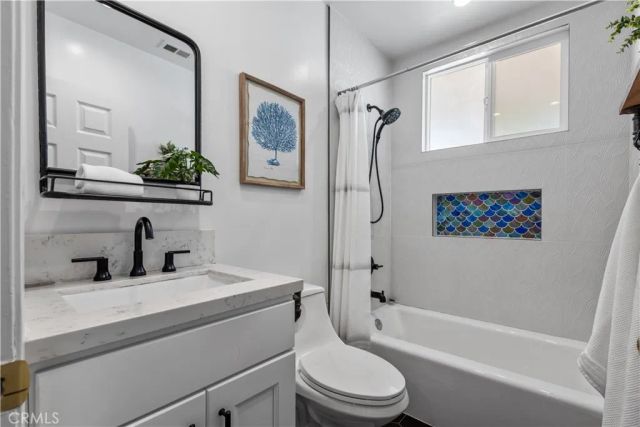 7840 Woodlake Avenue, West Hills, CA 91304