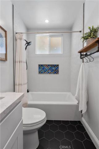 7840 Woodlake Avenue, West Hills, CA 91304