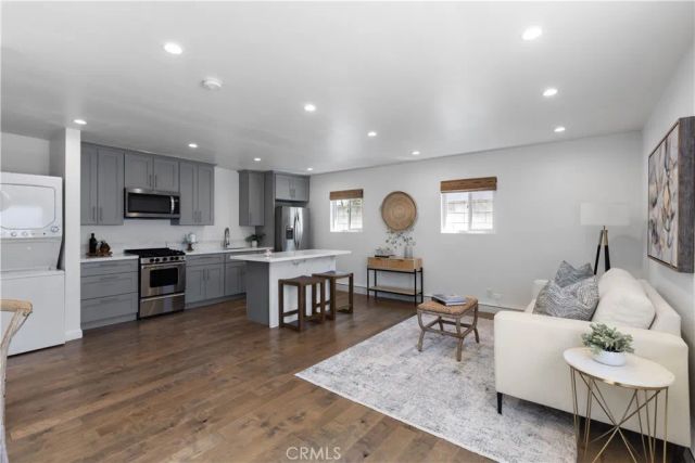7840 Woodlake Avenue, West Hills, CA 91304