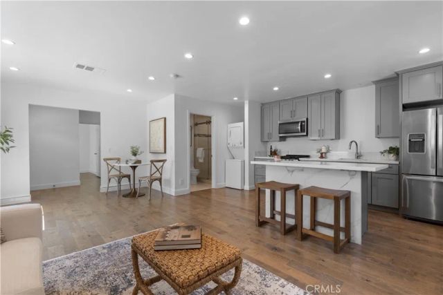 7840 Woodlake Avenue, West Hills, CA 91304