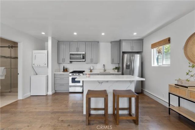 7840 Woodlake Avenue, West Hills, CA 91304