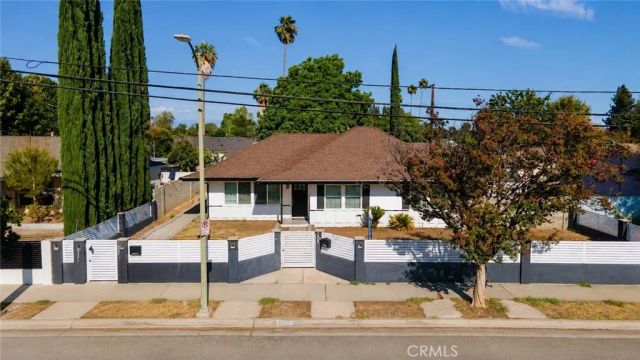 7840 Woodlake Avenue, West Hills, CA 91304