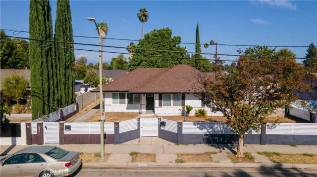 7840 Woodlake Avenue, West Hills, CA 91304