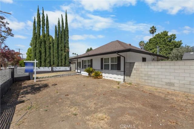 7840 Woodlake Avenue, West Hills, CA 91304