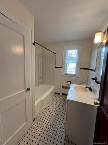 27 Washington Avenue, Sloatsburg, NY 10974