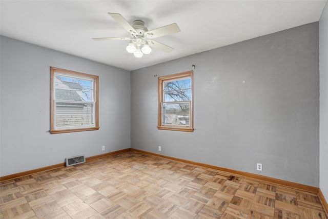 272 27th Avenue SW, Cedar Rapids, IA 52404