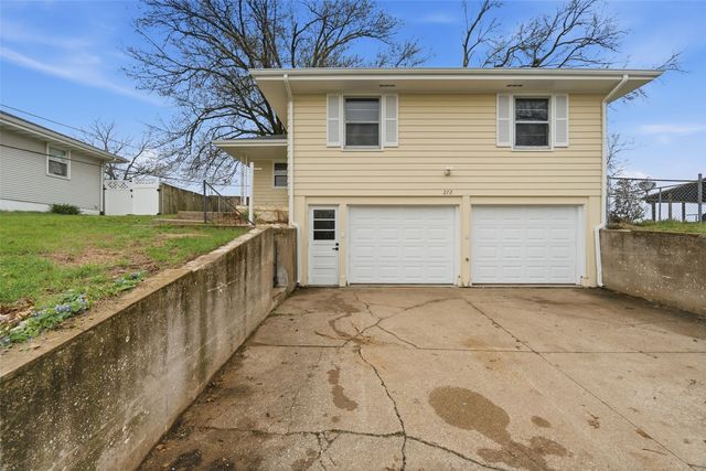 272 27th Avenue SW, Cedar Rapids, IA 52404